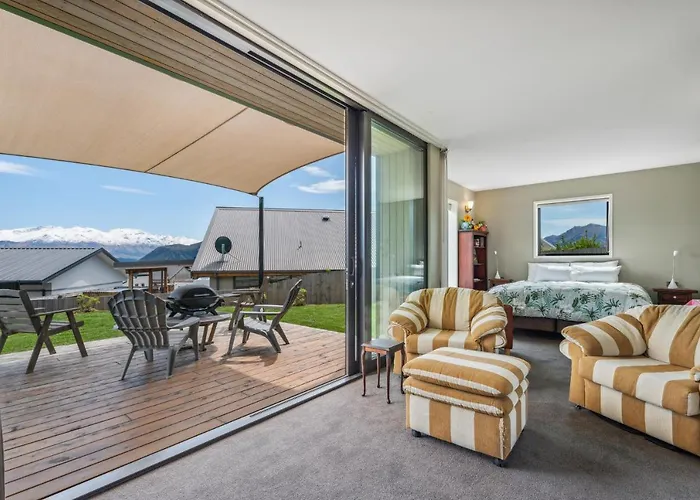 Landsborough Lane - *